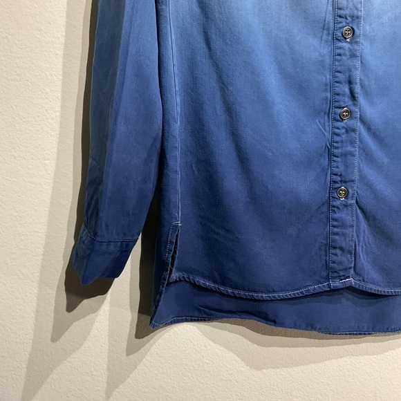 Chelsea & Theodore Size M. Long Sleeve Shirt Blue Two Toned Boyfriend Shirt - Picture 4 of 9